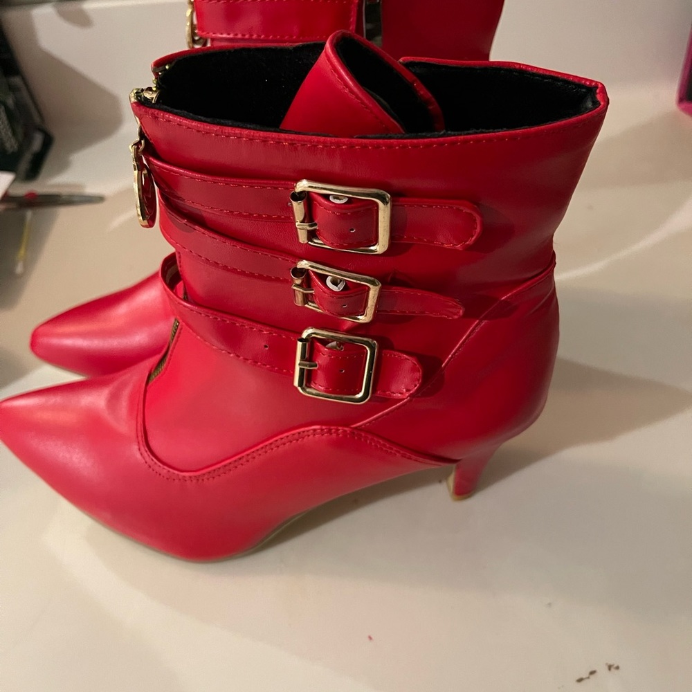 Boots - Picture 8 of 10